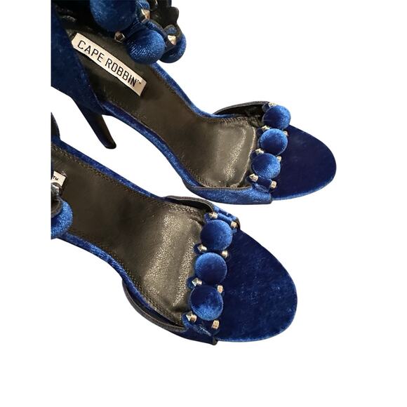 Cape Robbin Blue Velvet Pom Pom Sandals Size 8.5 - Picture 7 of 9